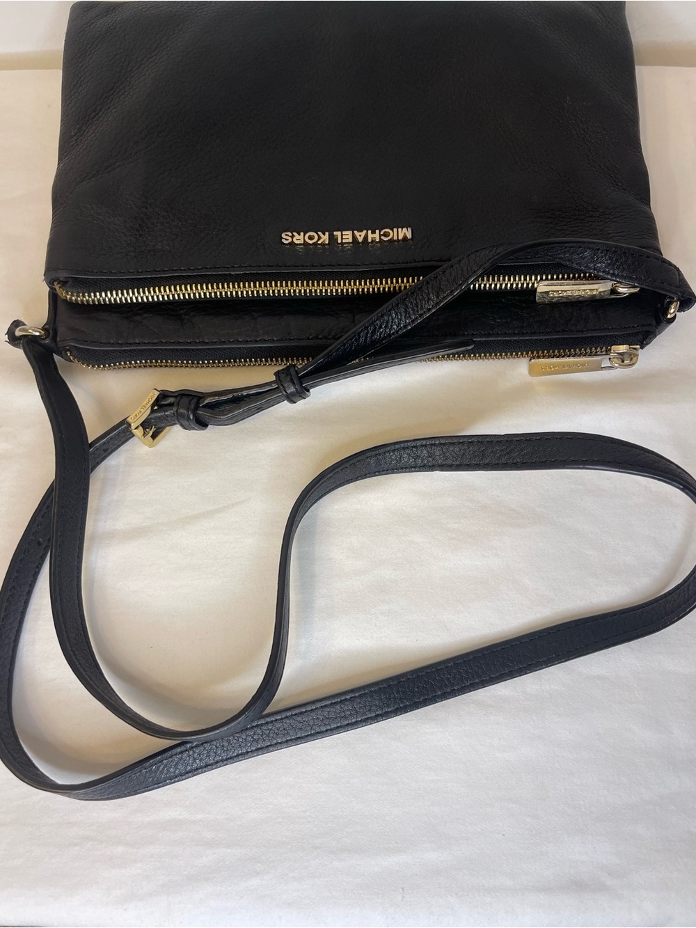 Michael Kors Leather Trisha Triple Compartment Crossbody Gold Hardware EUC - Picture 16 of 16